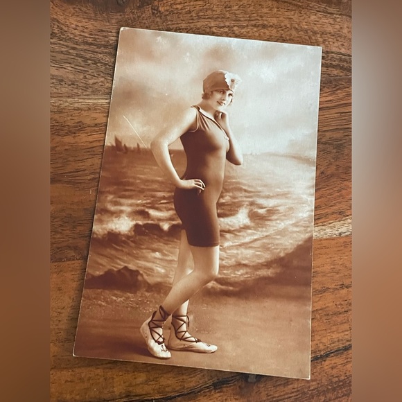 RARE VINTAGE 20th Century Postcard 1920’s “Bathing Beauty” France UNUSED - Picture 2 of 5